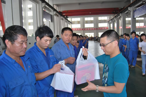 �����hί��ӛ�������L(zh��ng)����ο���������a(ch��n)һ���T��