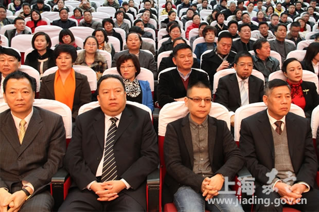 楊猛在2013 年度嘉定區(qū)非公有制經(jīng)濟(jì)人士理想信念教育實踐活動總結(jié)大會