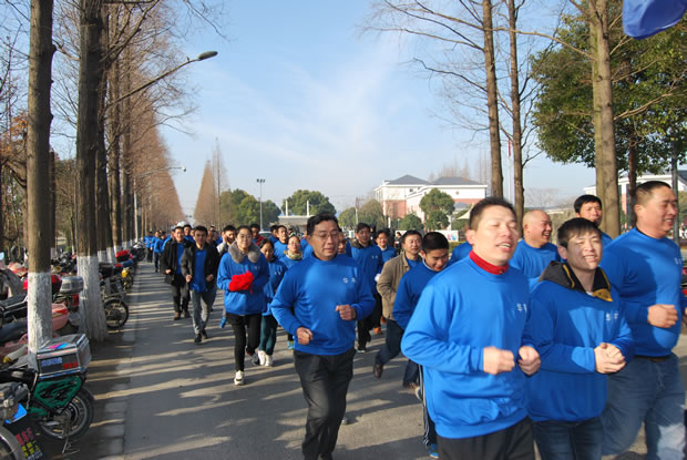 上海滬工閥門廠參與嘉定區(qū)元旦長(zhǎng)跑活動(dòng)3-長(zhǎng)跑途中