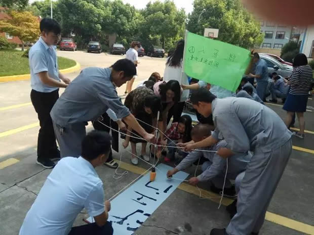 �Ϻ������y�T�S���ľ������P�ഺ���|��չ��ӣ��D6��