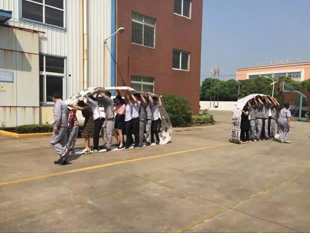 �Ϻ������y�T�S���ľ������P�ഺ���|��չ��ӣ��D12��