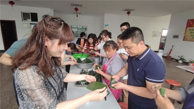 2021年上海滬工閥門廠端午節(jié)包粽子活動(dòng)(圖1)