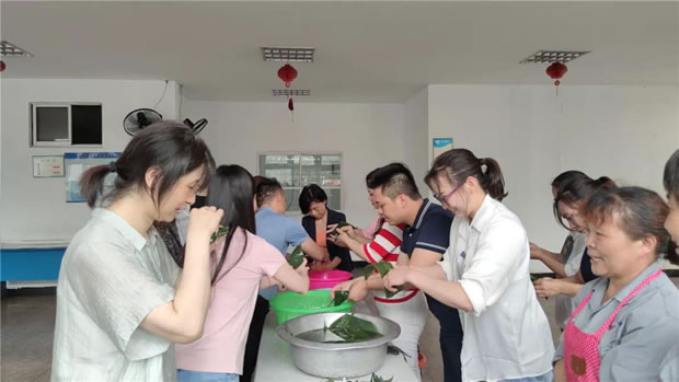 2021年上海滬工閥門廠端午節(jié)包粽子活動(dòng)(圖5)