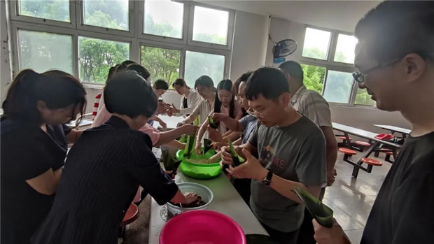 2021年上海滬工閥門廠端午節(jié)包粽子活動(dòng)(圖7)