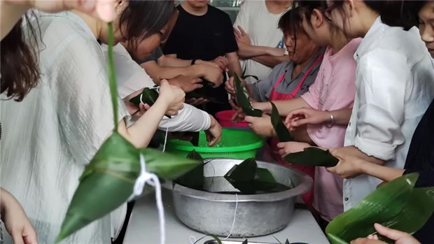 2021年上海滬工閥門廠端午節(jié)包粽子活動(dòng)(圖8)