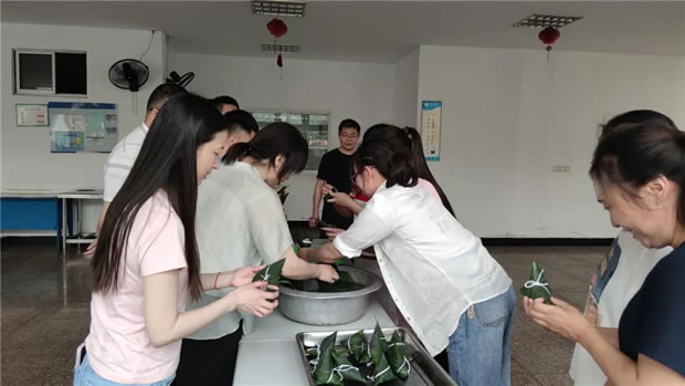 2021年上海滬工閥門廠端午節(jié)包粽子活動(dòng)(圖9)