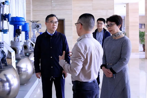 �ζ��^(q��)ί��ί���M�������LҦ�l(w��i)�A�W�R�Ϻ������y�T�S�����F(tu��n)�����޹�˾�_չ���L�{(di��o)�й������D1��